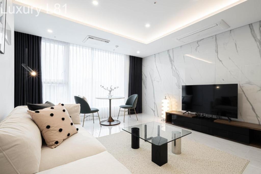 Angia Luxury Apartment Inside Landmark 81 Tower Ho Chi Minh-Byen Eksteriør billede